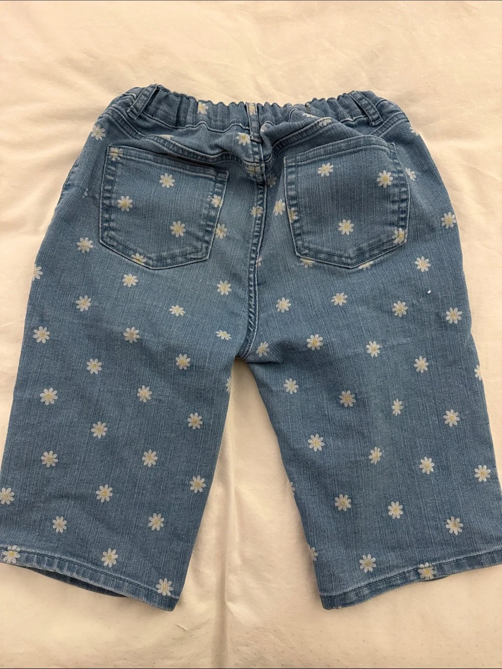 The Children's Place Light Blue Denim Capri Pants with White Daisy Print